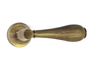 HARMONY - Brass door handle on rose _ Fama International